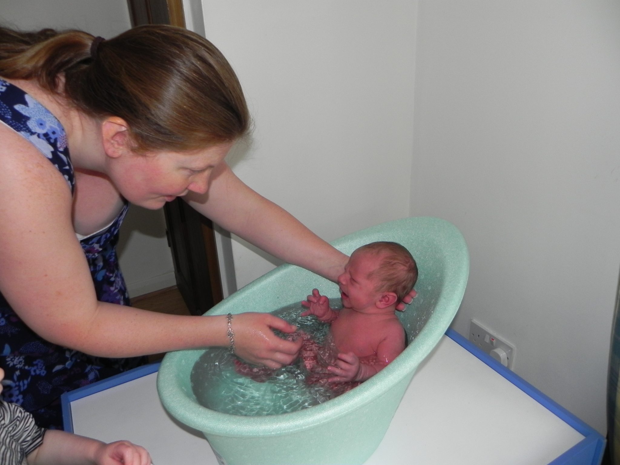 shnuggle bath for newborn